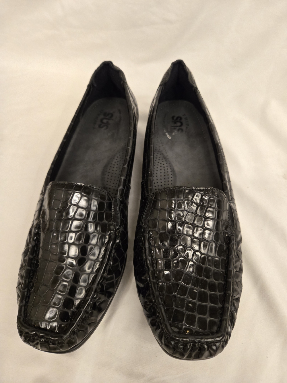 Black Croc-Embossed Leather Loafers - Women 10 WW. USA